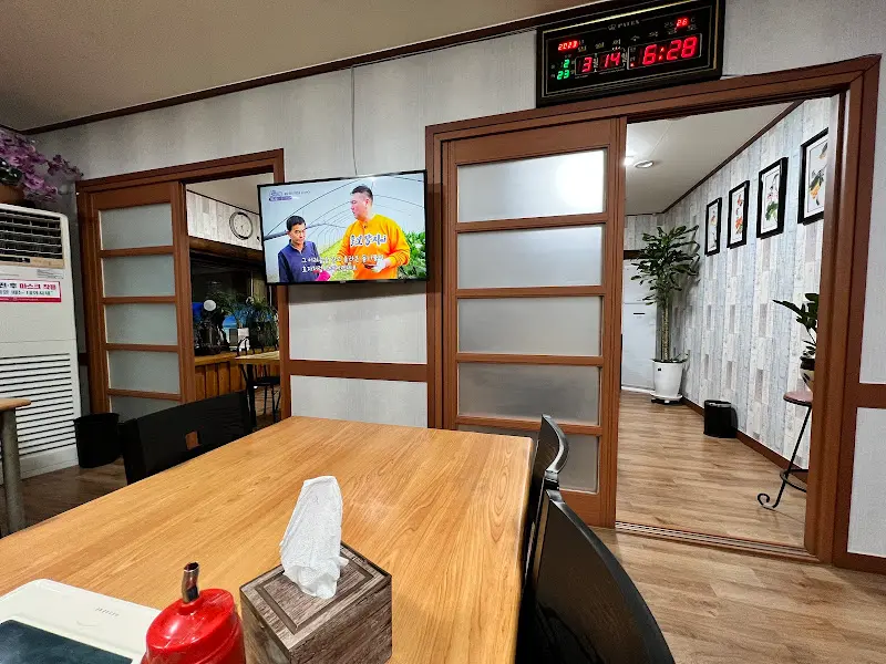 깔끔한 식당 내부