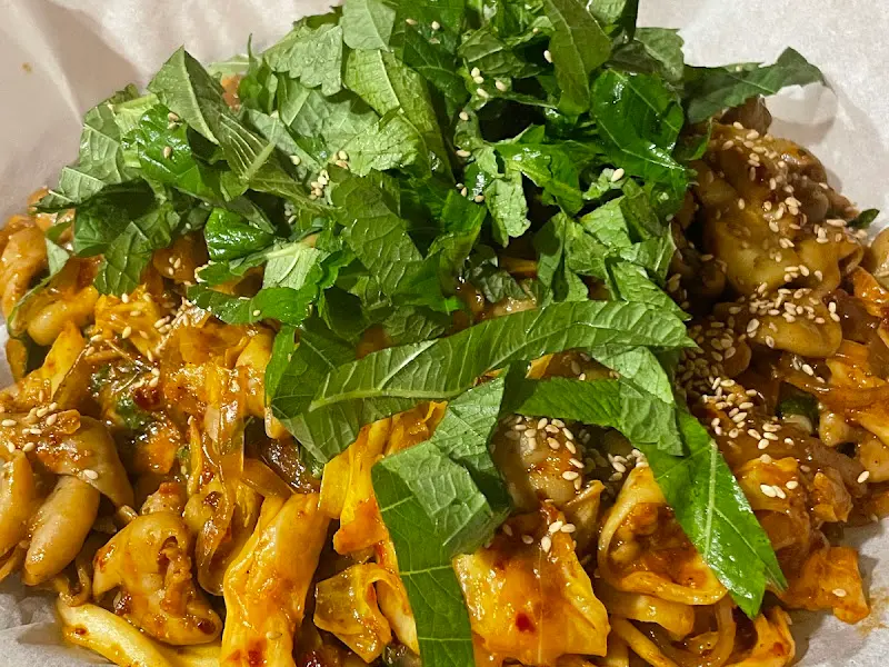 깻잎이 듬뿍 올려진 곱창