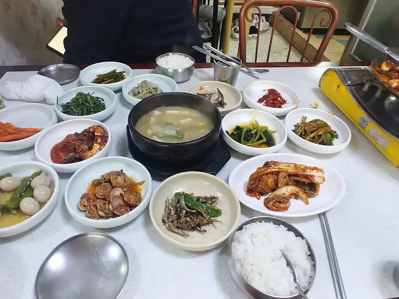 푸짐한 백반 한 상 차림