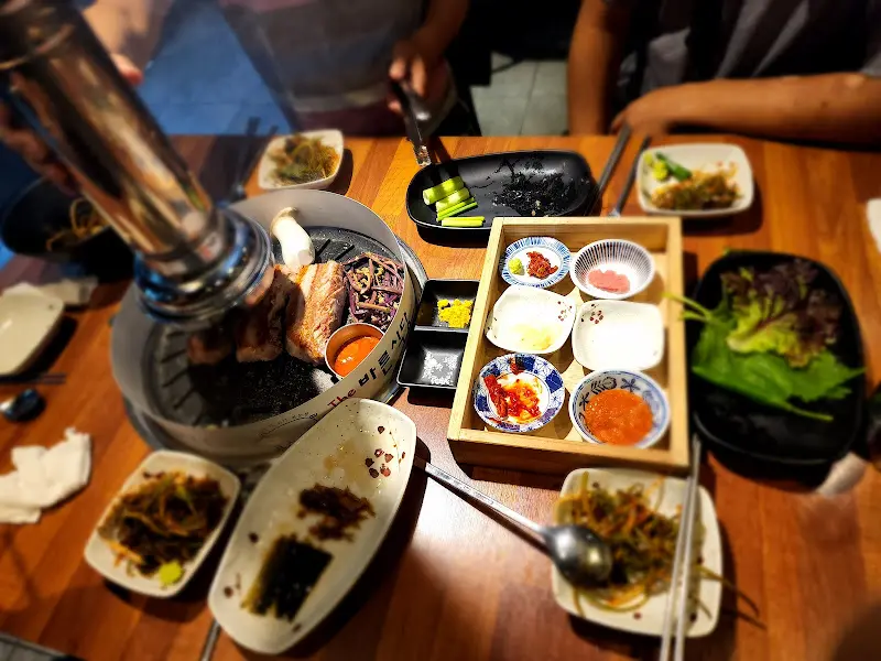 푸짐한 밑반찬 한 상 차림