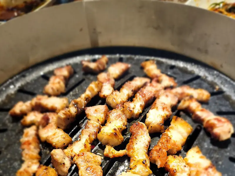 노릇하게 익어가는 삼겹살