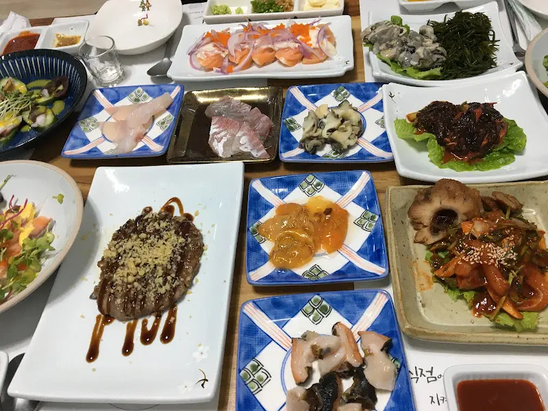 다채로운 스끼다시 한 상 차림