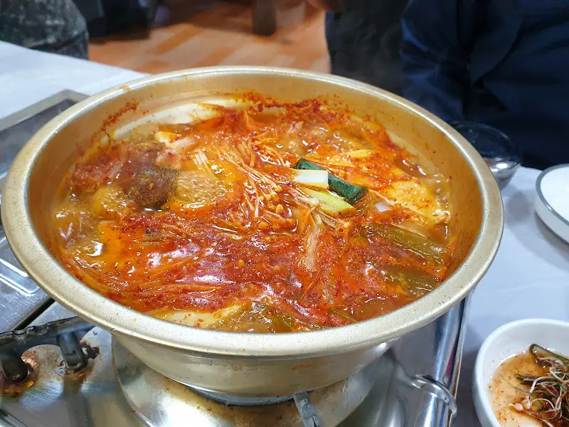 사태김치찌개