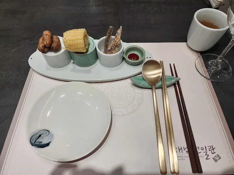 정갈하게 차려진 상차림