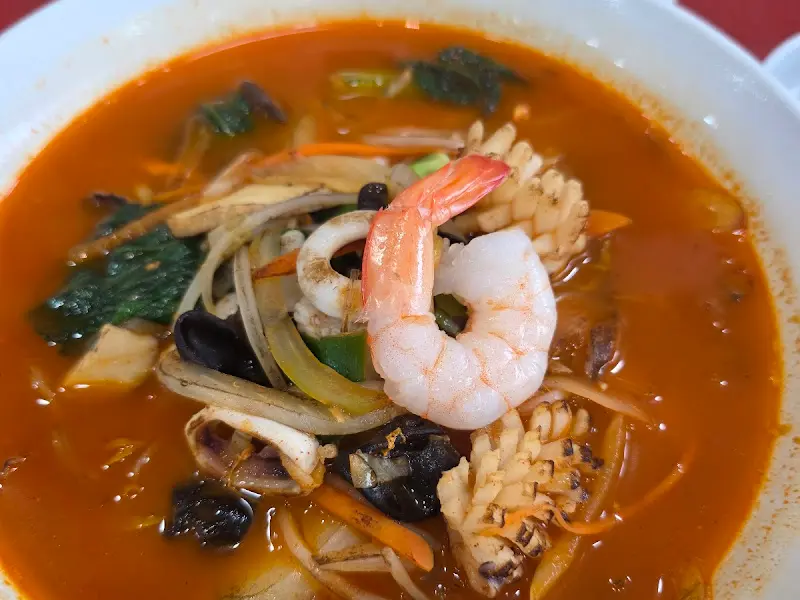 왕짬뽕 속 오징어와 새우