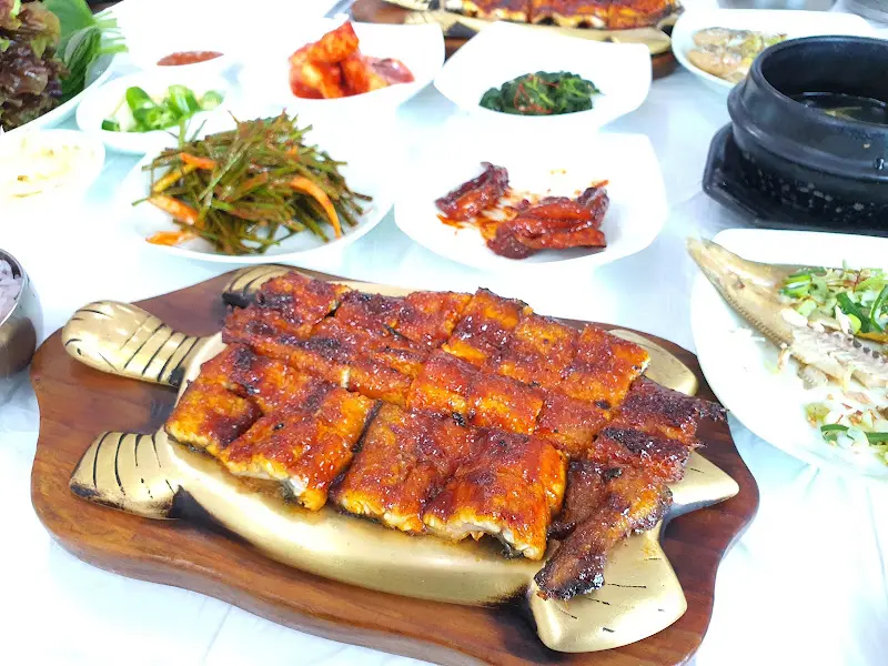 야호식당 장어정식 전체 상차림