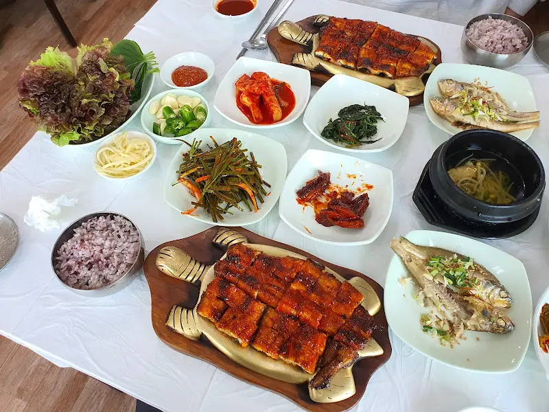 야호식당 장어정식 전체 상차림