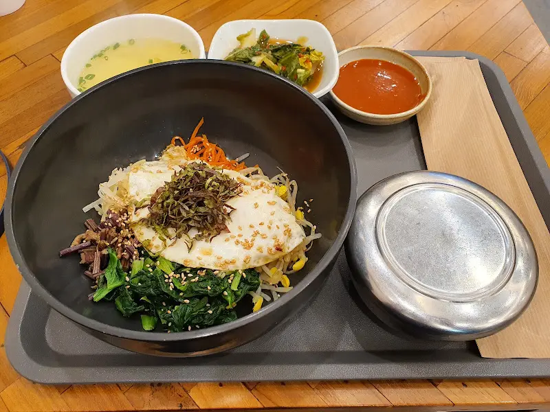 비빔밥과 반찬