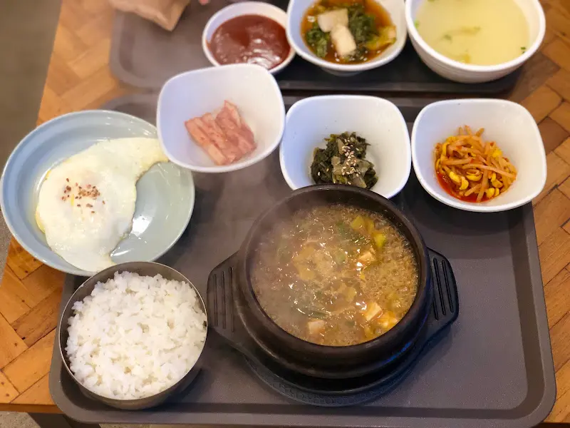 비빔밥과 된장찌개