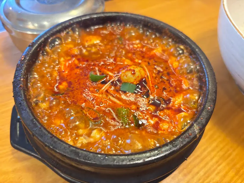 보글보글 끓는 순두부찌개