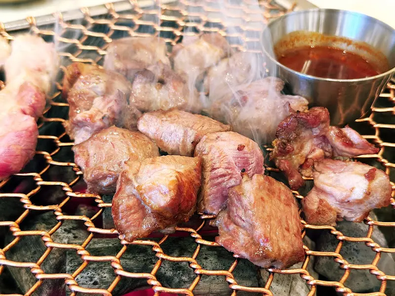 육즙 가득한 흑돼지