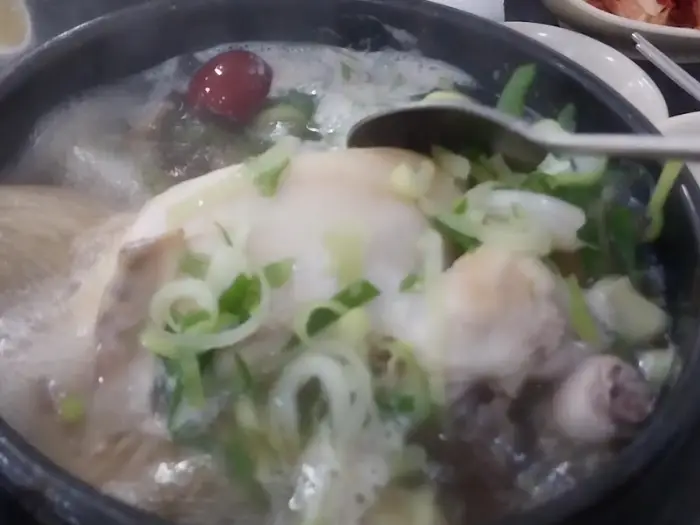 보글보글 끓는 삼계탕