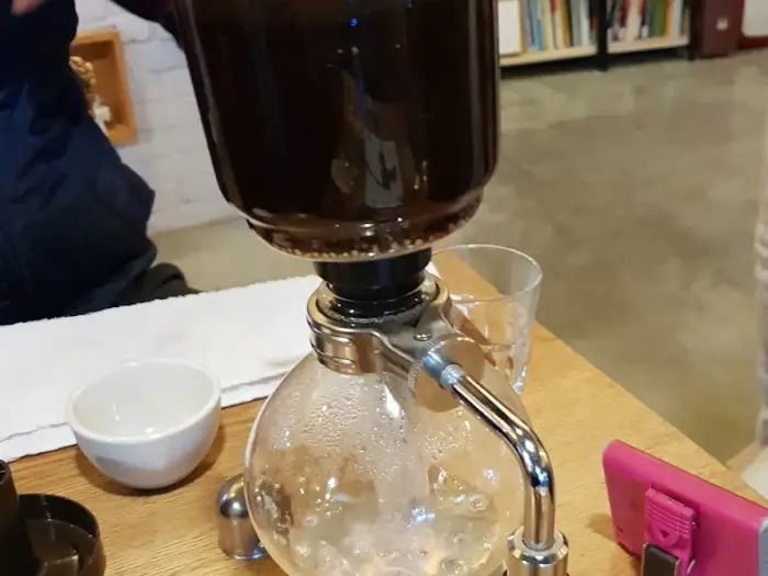 커피 추출 도구와 커피