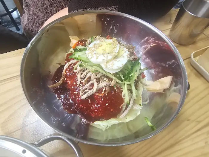 비빔 밀면 그릇