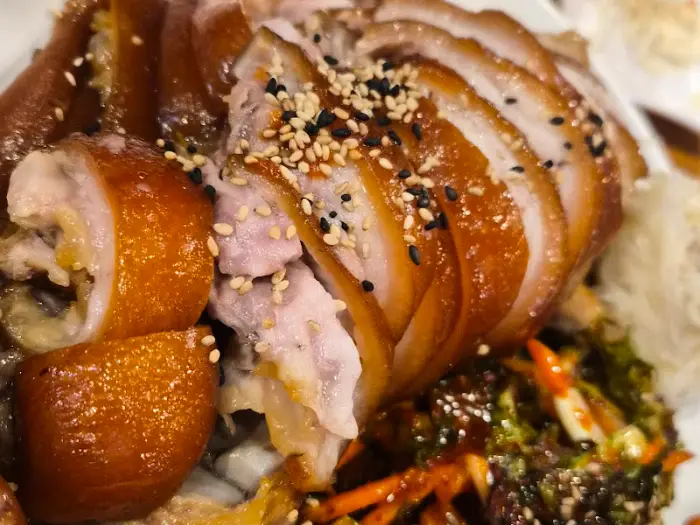 잘 썰어진 족발의 단면