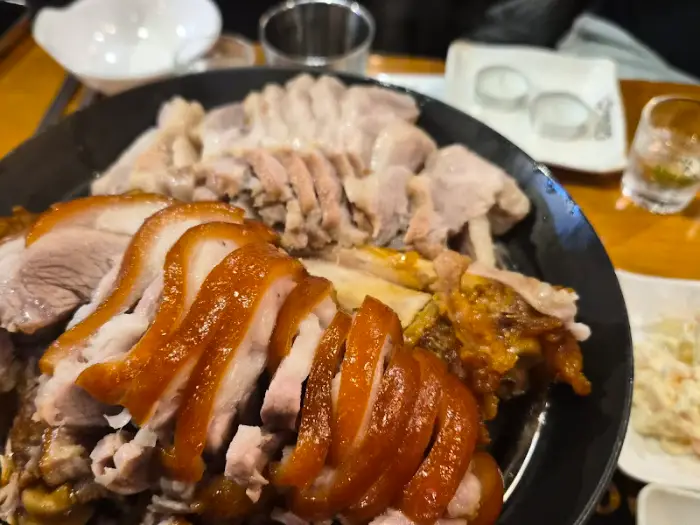 다양한 족발 부위를 보여주는 클로즈업 샷