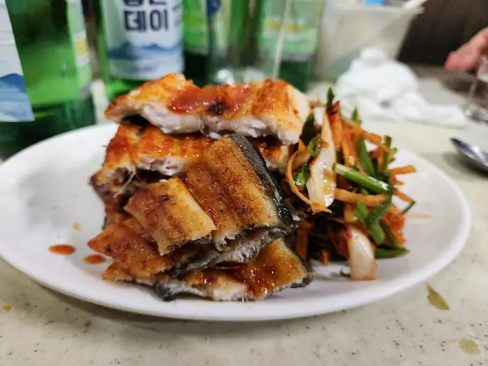 노릇하게 구워진 장어구이