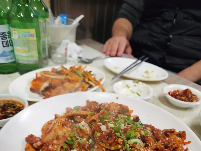 푸짐한 기본 안주들