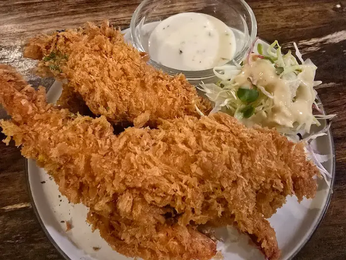 새우튀김과 샐러드