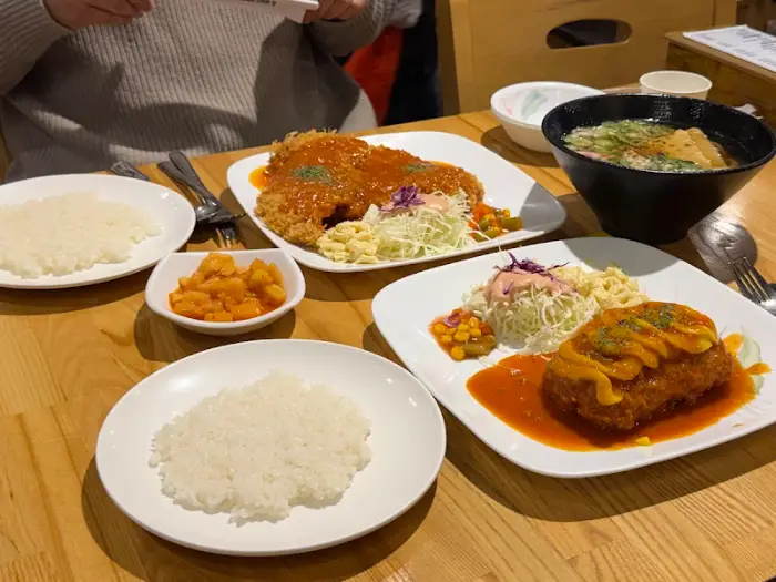 푸짐한 돈까스 한상차림