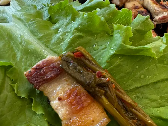 상추쌈에 싸 먹는 삼겹살과 갓김치