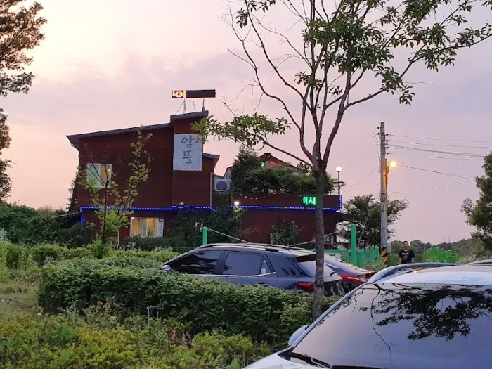 앞뜰 건물 외관