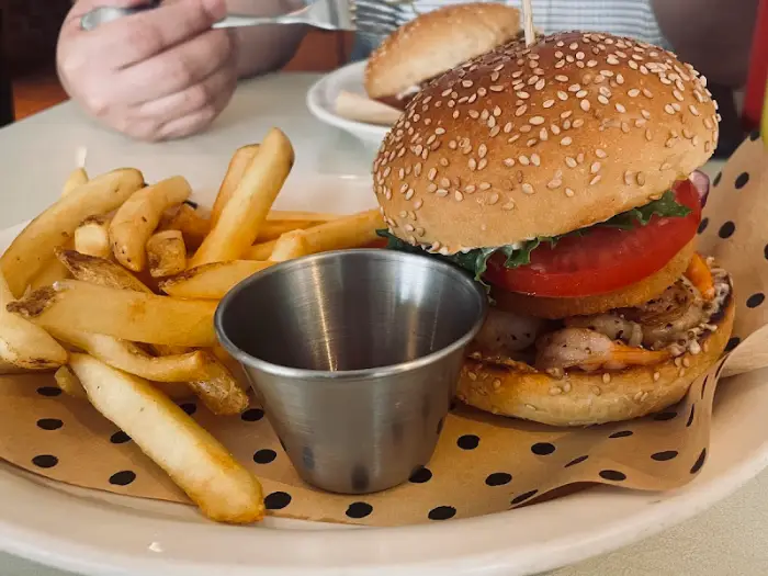 새우버거와 감자튀김