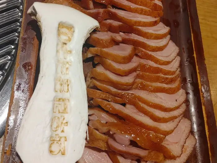 푸짐하게 차려진 오리고기