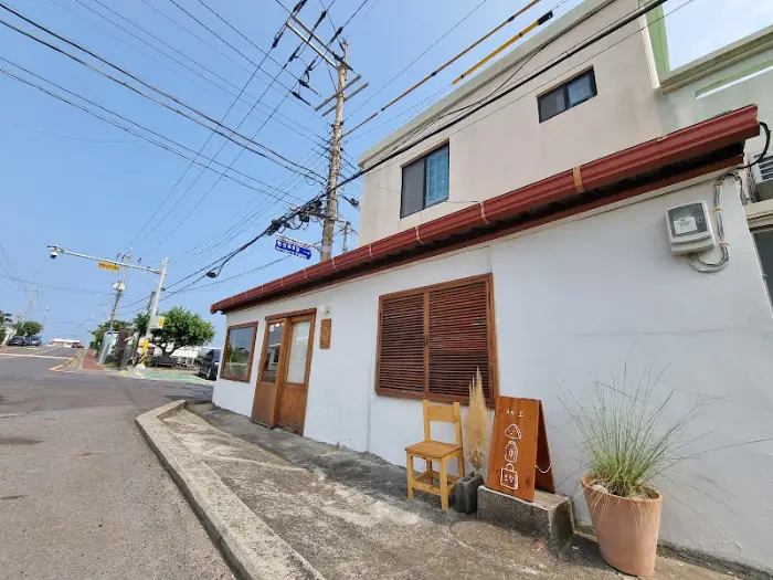 세모 가게 간판