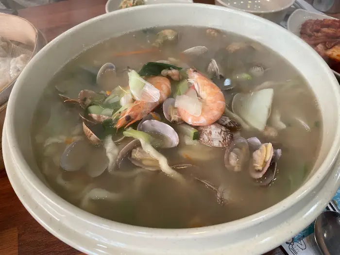 만두와 바지락칼국수 사진
