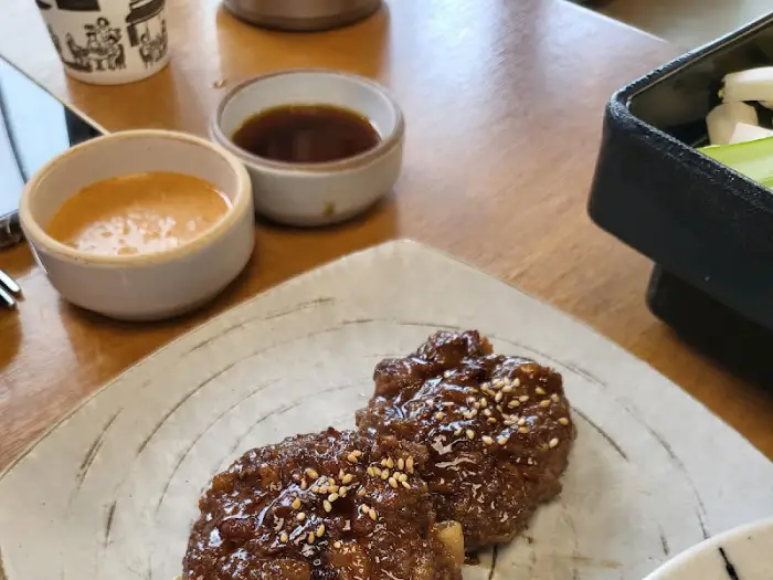 정성껏 구워진 수제 떡갈비