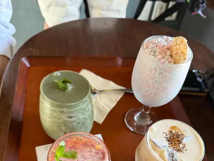 다양한 음료와 디저트