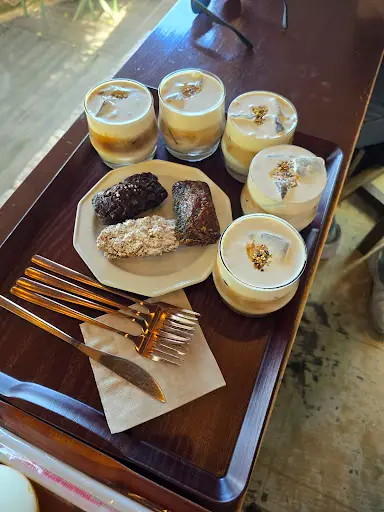 다양한 음료와 디저트