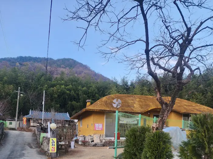 노란집식당 내부 모습