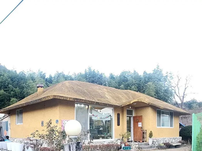 김이 모락모락 나는 부대찌개