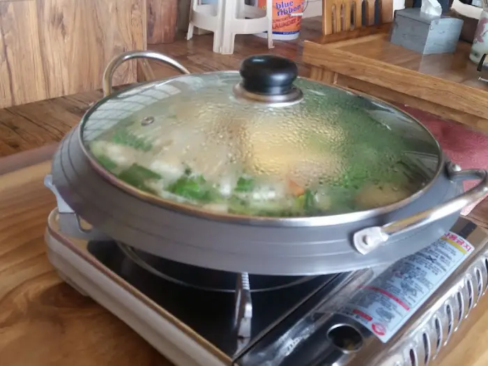 부대찌개 속 재료 클로즈업