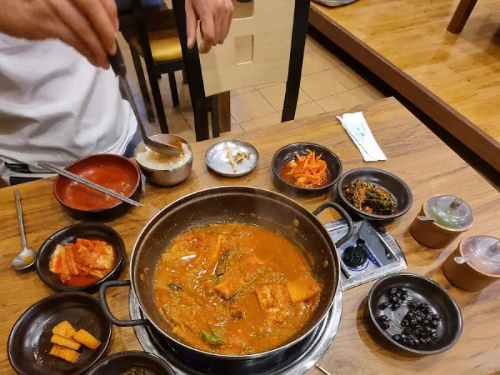 음식 테이블 세팅