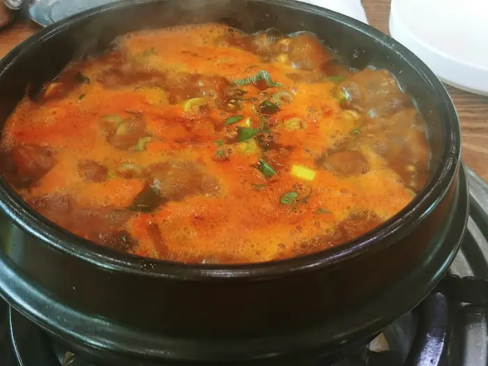 어탕 국물의 진한 색감