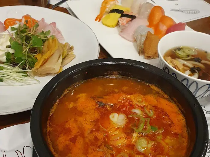 모듬 초밥과 우동, 매운탕