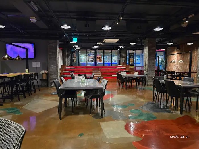 RIBEIRA 내부 테이블 배치