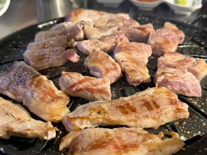 잘 구워진 돼지고기