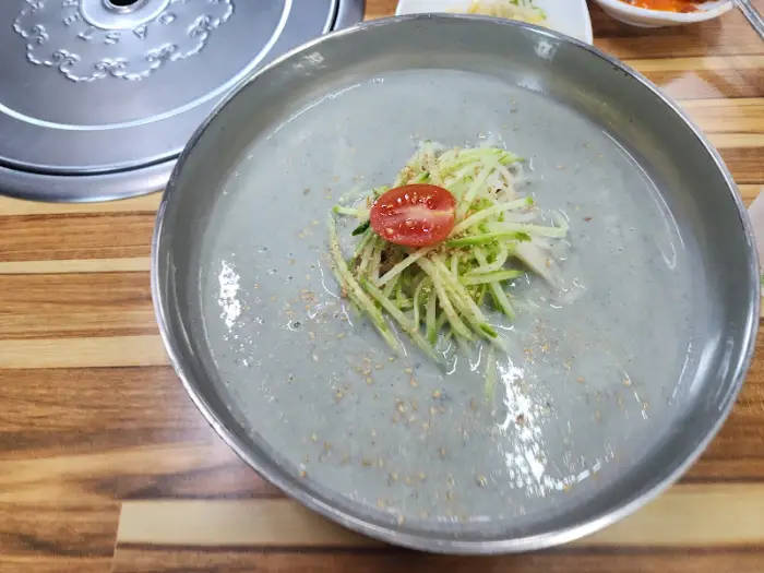 전골 속 두부 조각 사진