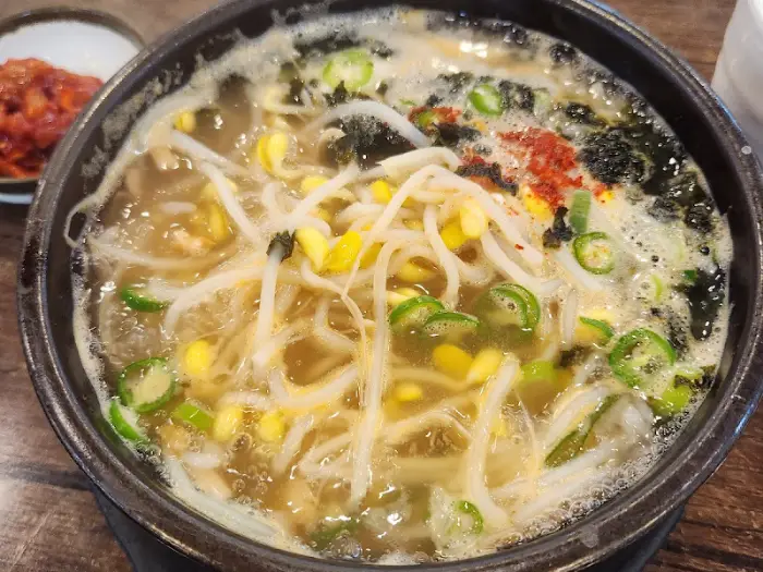 시원한 콩나물국밥의 전체 샷