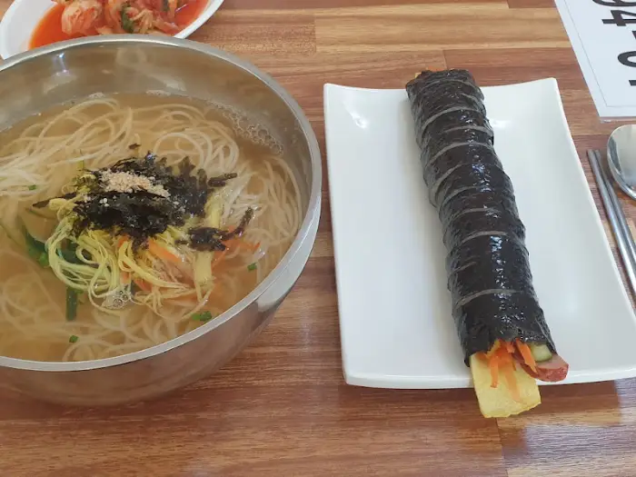 예산 장터 국수의 김밥