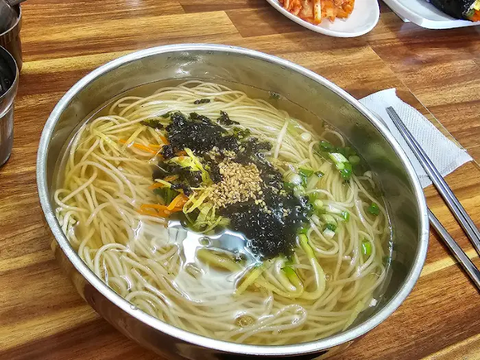 예산 장터 국수의 잔치국수 클로즈업