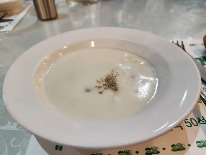 안성 마로니에 경양식의 부드러운 양송이 스프