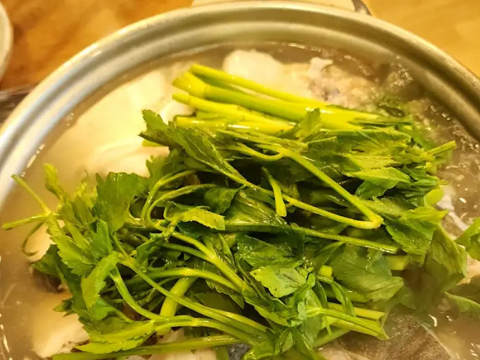 생대구탕 냄비 속 대구의 두툼한 살점