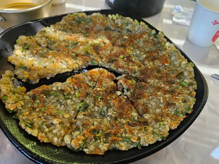 푸짐하게 썰어진 녹두전