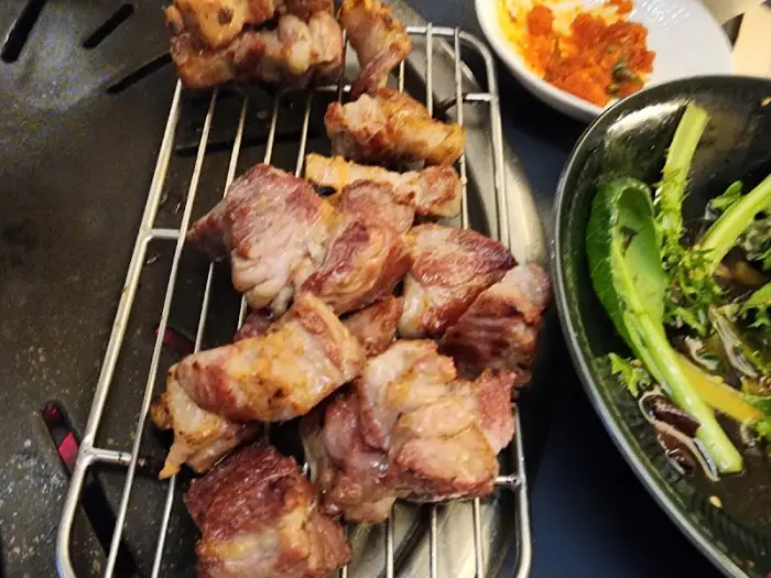 잘 구워진 통목살