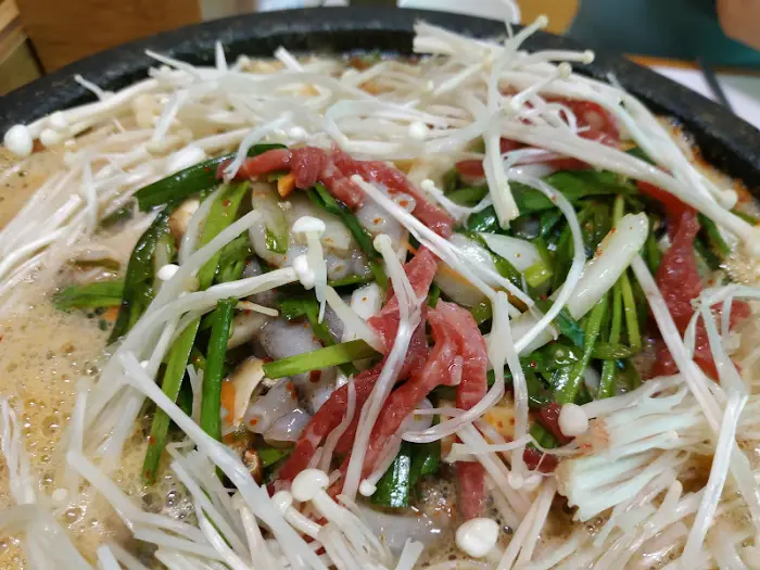 낙지버섯전골 속 재료 클로즈업